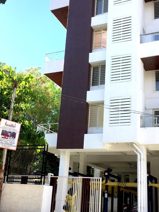 Veridical Hospitality, Baner - Pune Bed and Breakfast Exteriör bild